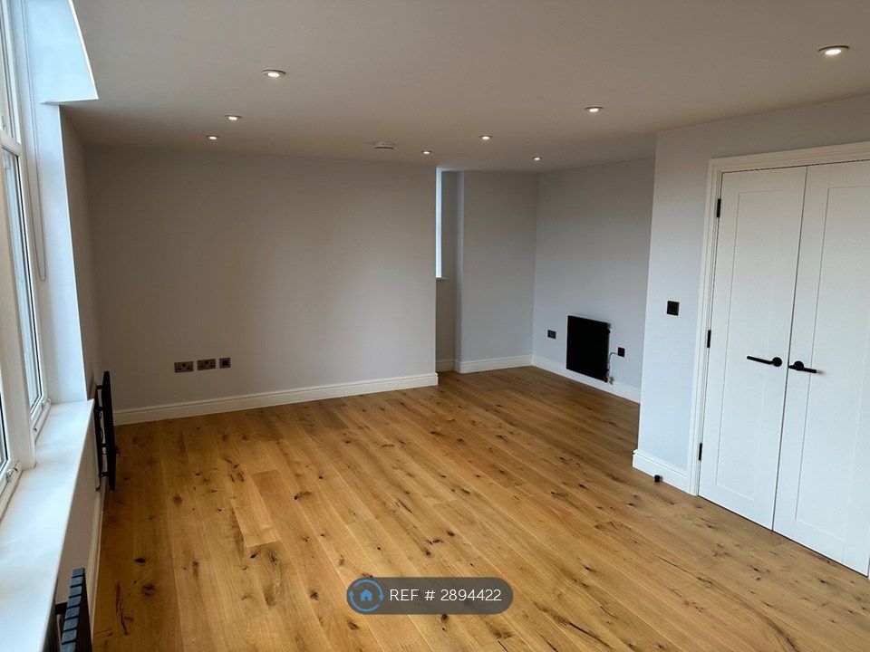 Property photo 3 of 14 Living Space