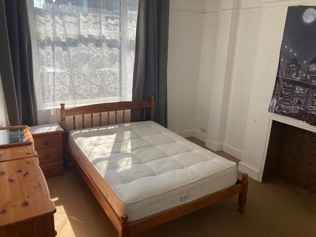 Property photo 3 of 8 Bed 1.Jpg