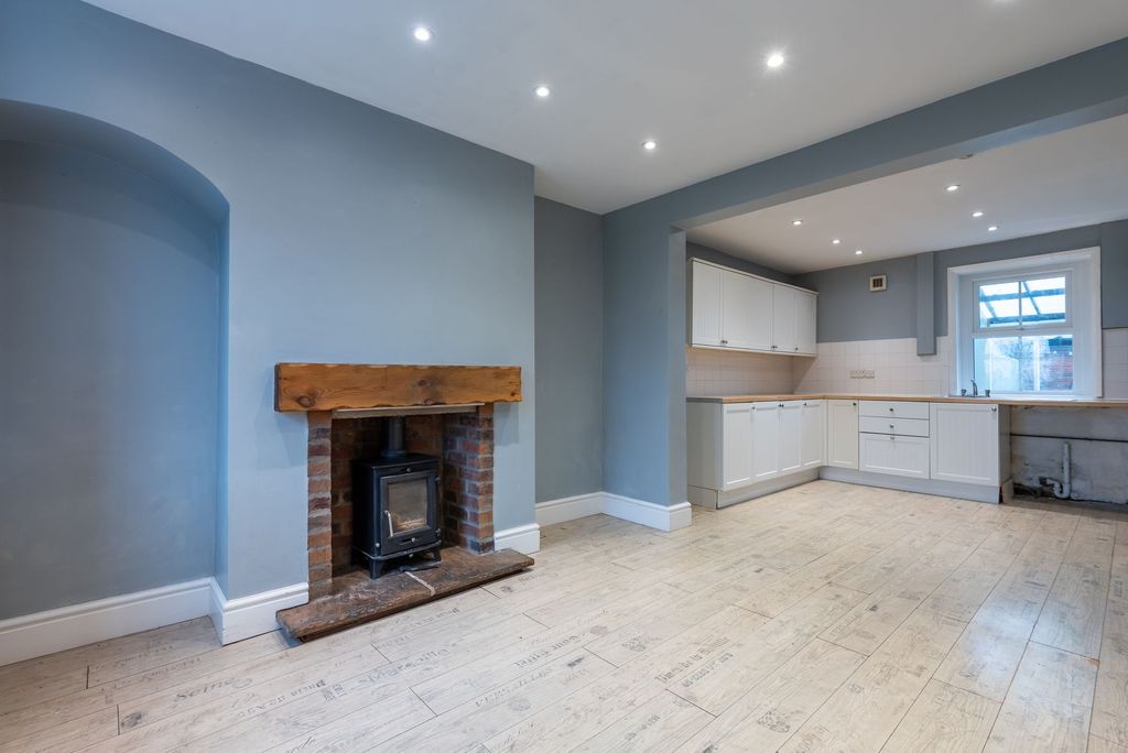 Property photo 2 of 36 Living Room