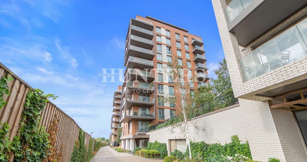 Property photo 3 of 11 External