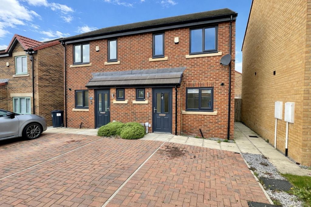 Property photo 1 of 10 Externally