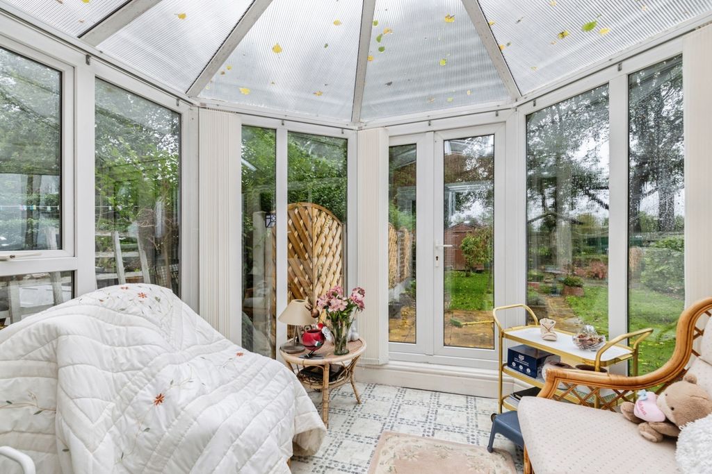 Property photo 3 of 17 Conservatory