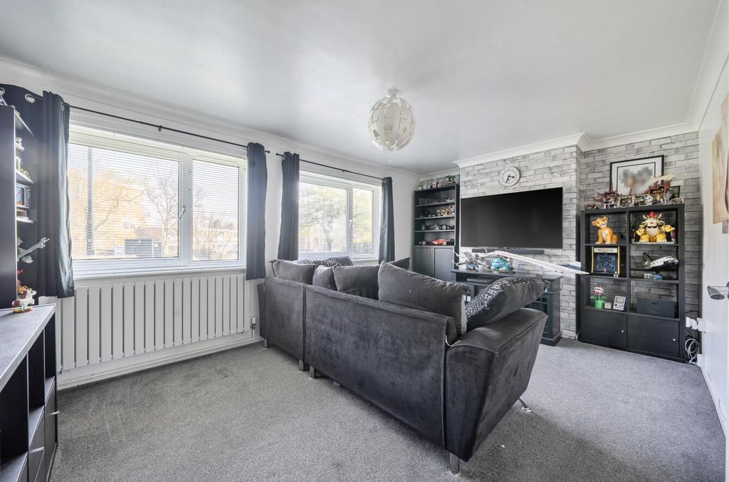 Property photo 3 of 16 Ashdown Road 29 (2).Jpg