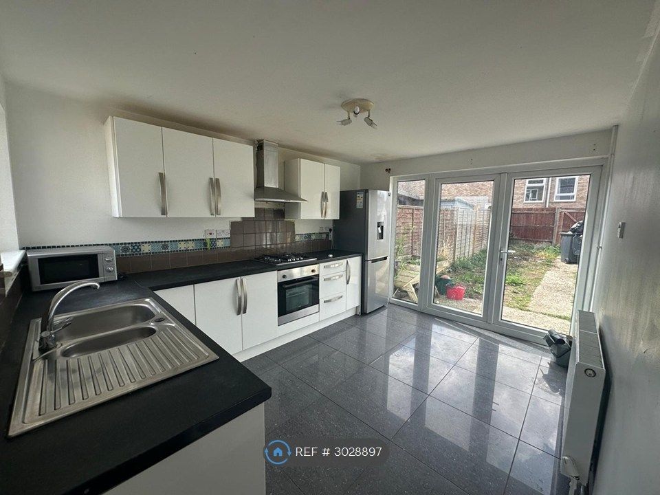 Property photo 1 of 18 Kitchen