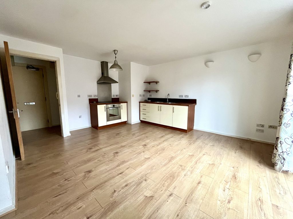 Property photo 3 of 13 Lounge