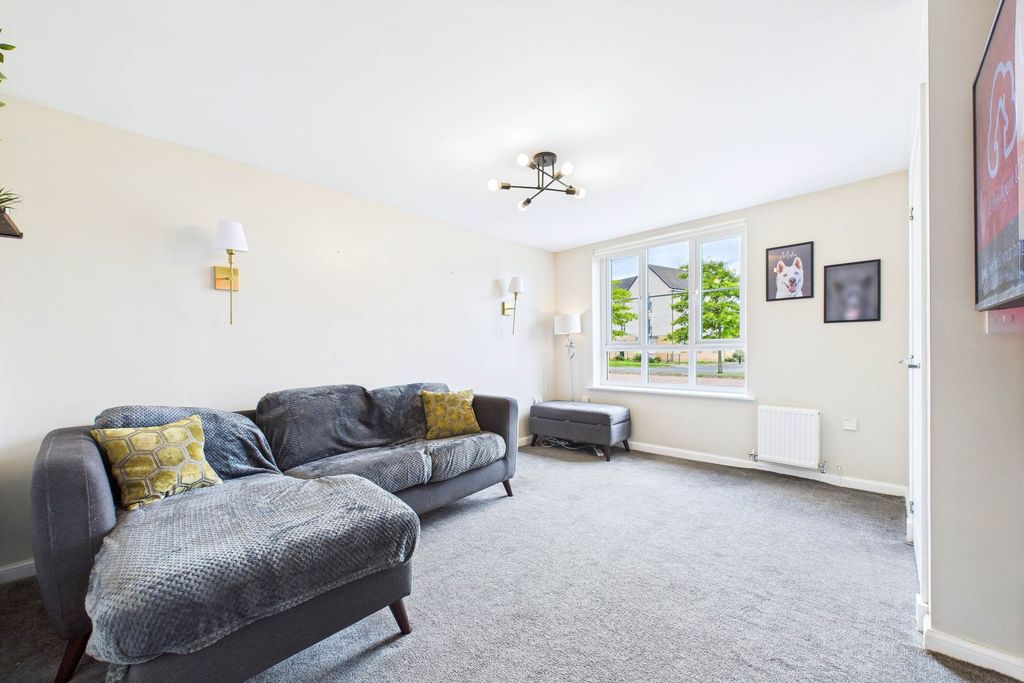 Property photo 2 of 26