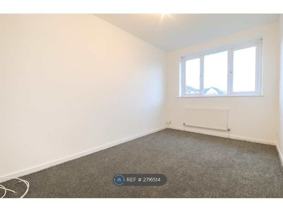 Property photo 3 of 11 Bedroom One (Front)