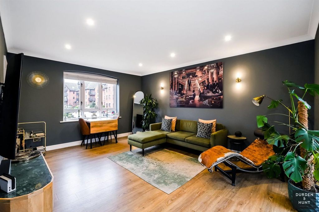 Property photo 2 of 20 Boleyn Court-5_Web.Jpg