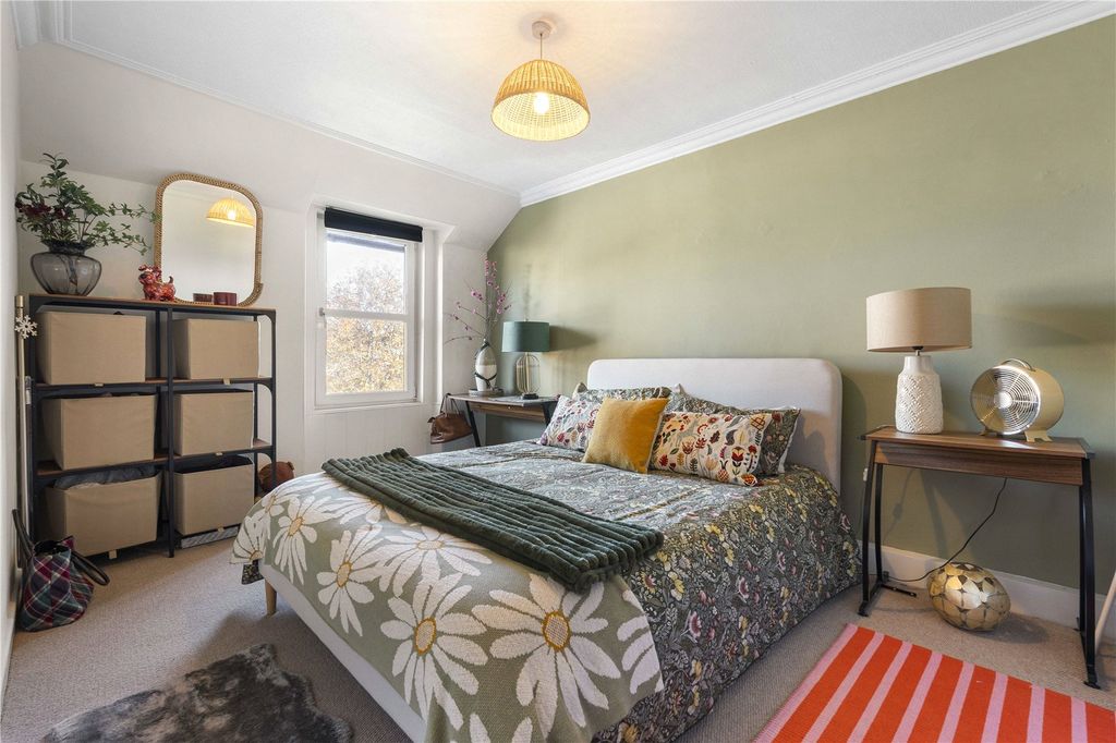 Property photo 3 of 36 Rosehall House 31