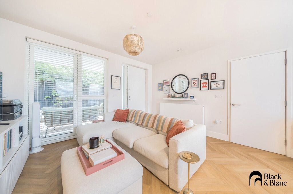 Property photo 1 of 16 Living/ Kitchen