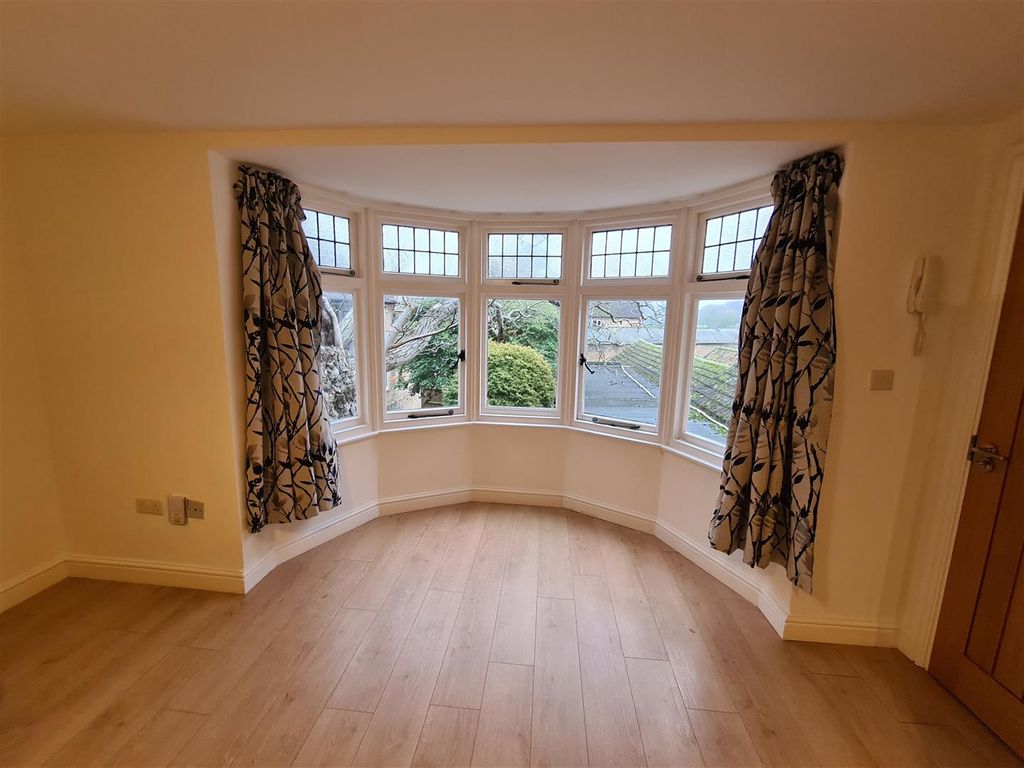 Property photo 3 of 8 Bay Window.Jpg