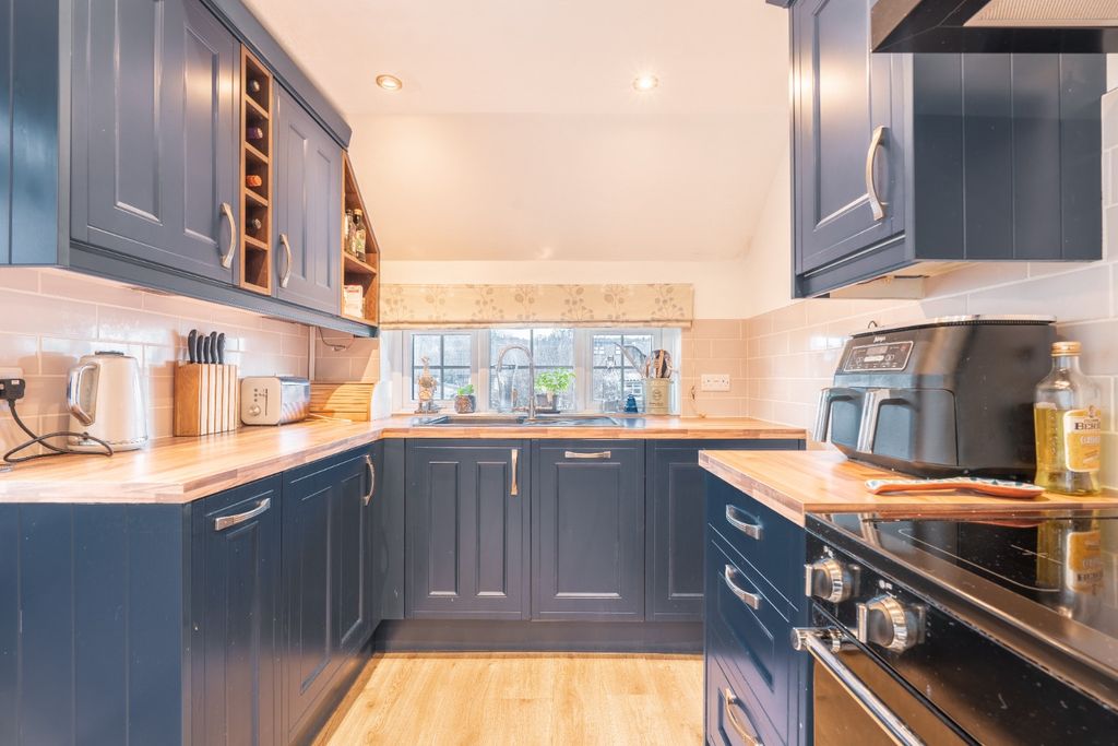 Property photo 2 of 17 4466611