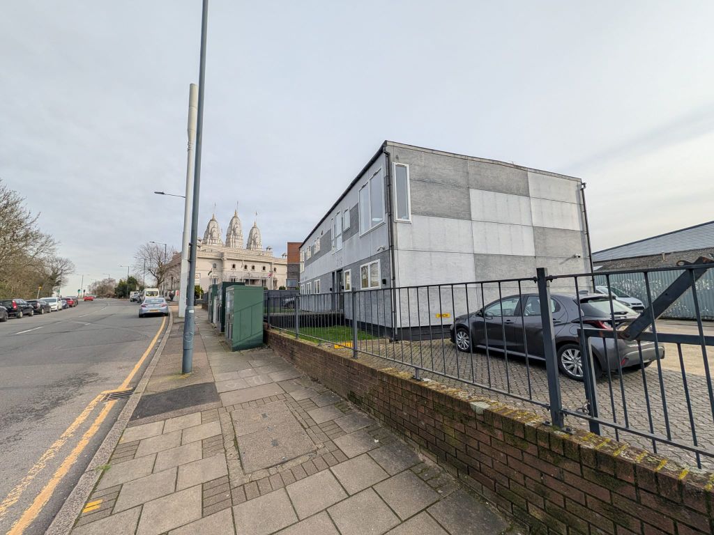 Property photo 2 of 17