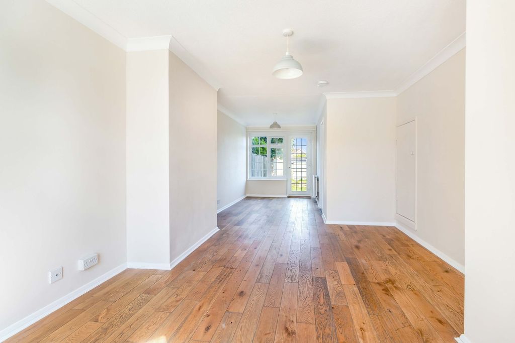 Property photo 2 of 23