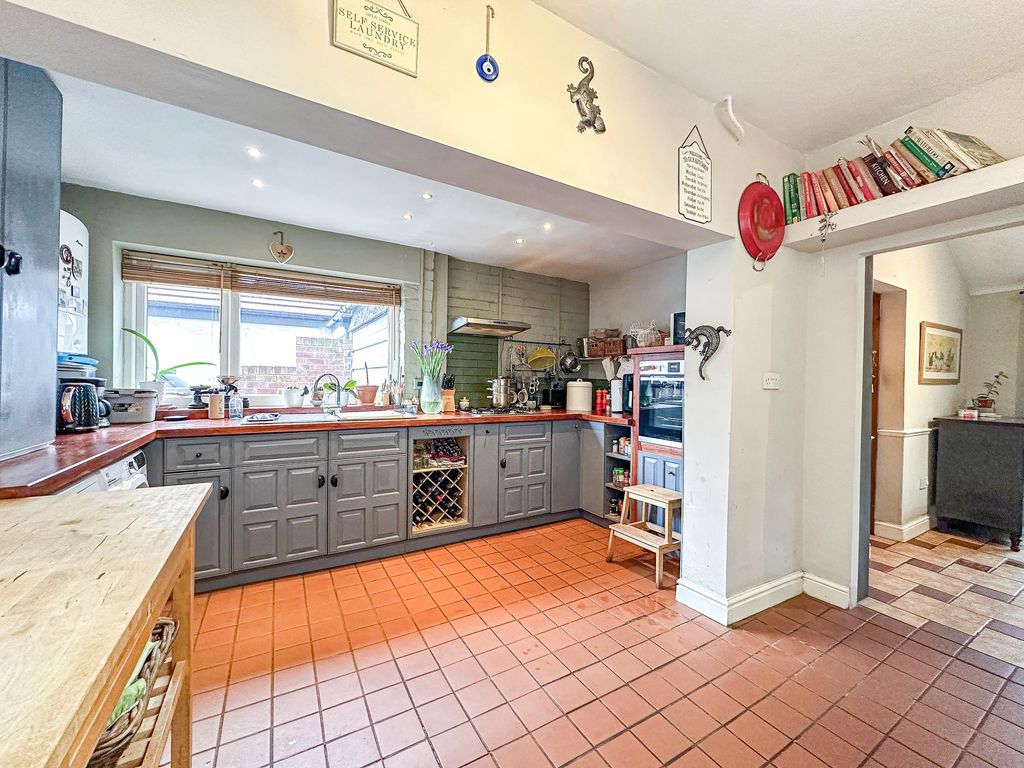 Property photo 3 of 23