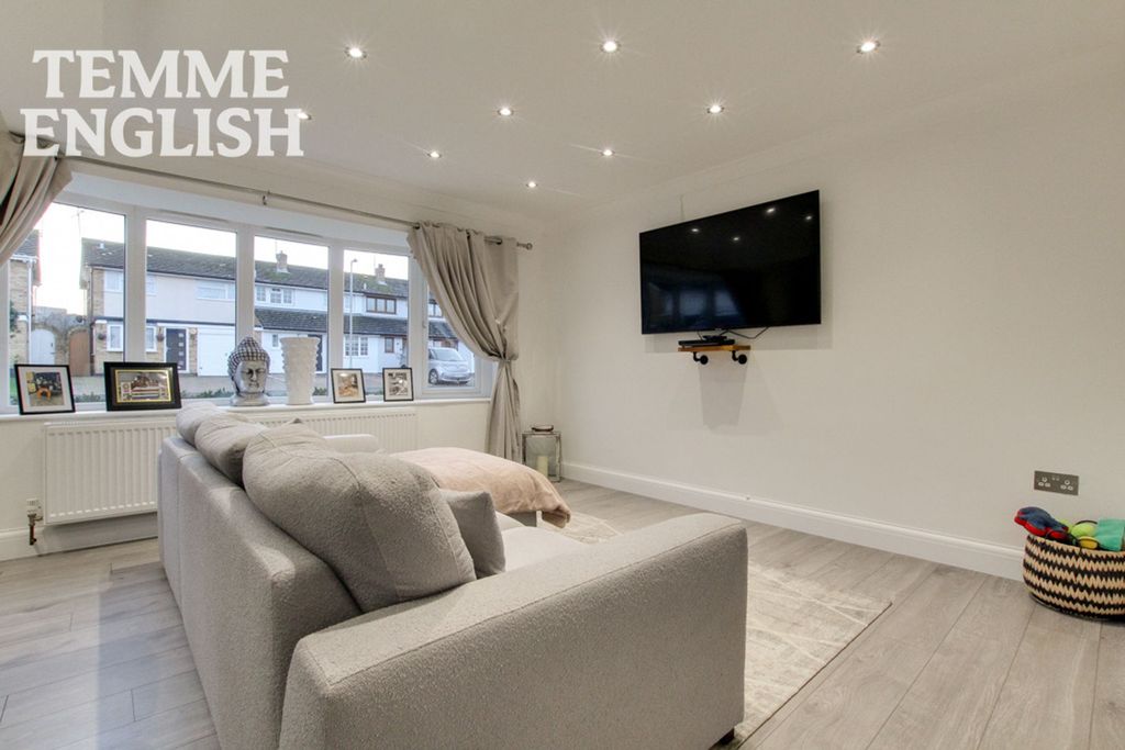 Property photo 3 of 21