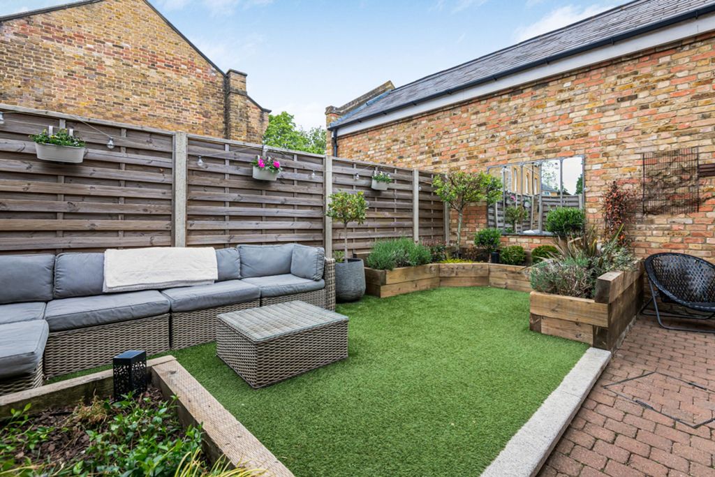 Property photo 2 of 31
