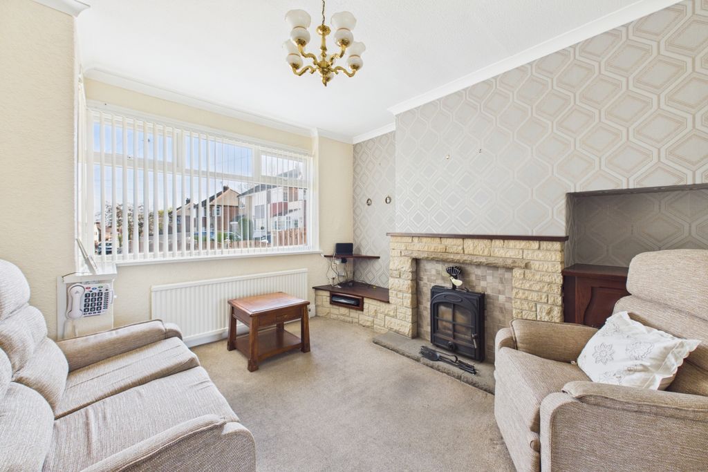 Property photo 2 of 24 Lounge