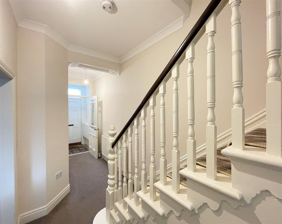 Property photo 2 of 16 Entrance Hall