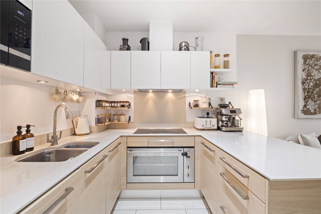 Property photo 3 of 12 Kitchen