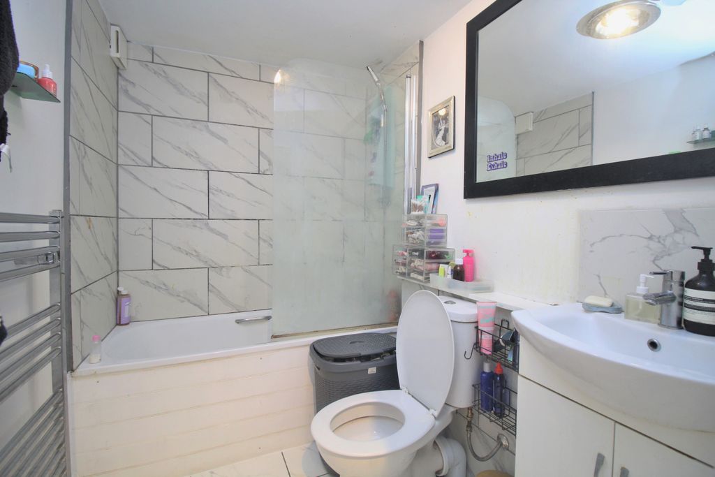 Property photo 2 of 11 60