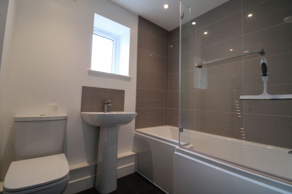 Property photo 3 of 6 Bathroom