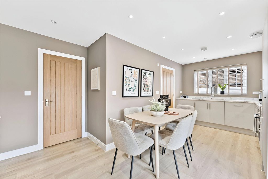 Property photo 3 of 16 Kitchen Diner