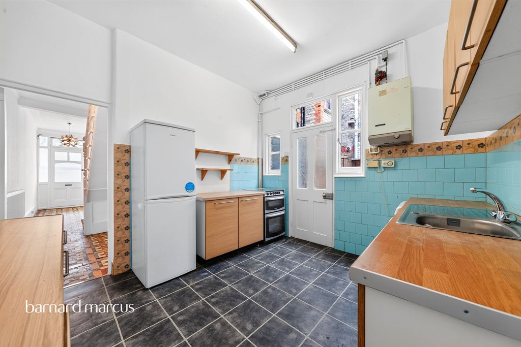 Property photo 3 of 11