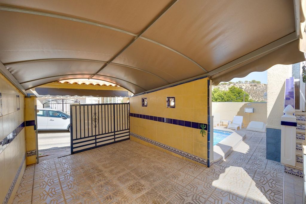 Property photo 2 of 50