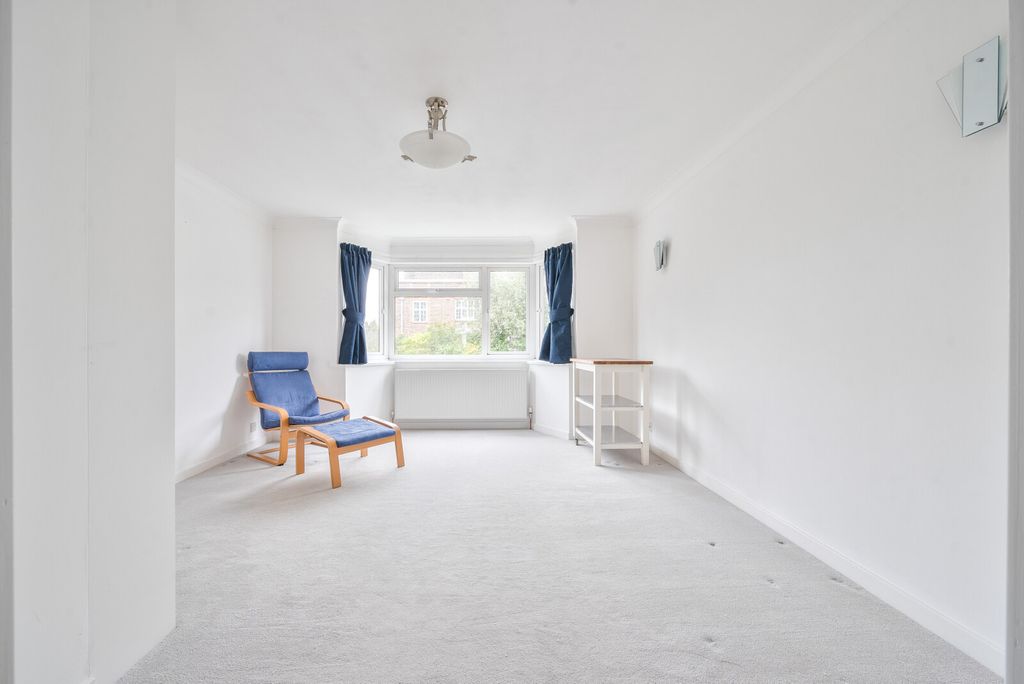 Property photo 2 of 12 Sitting Room