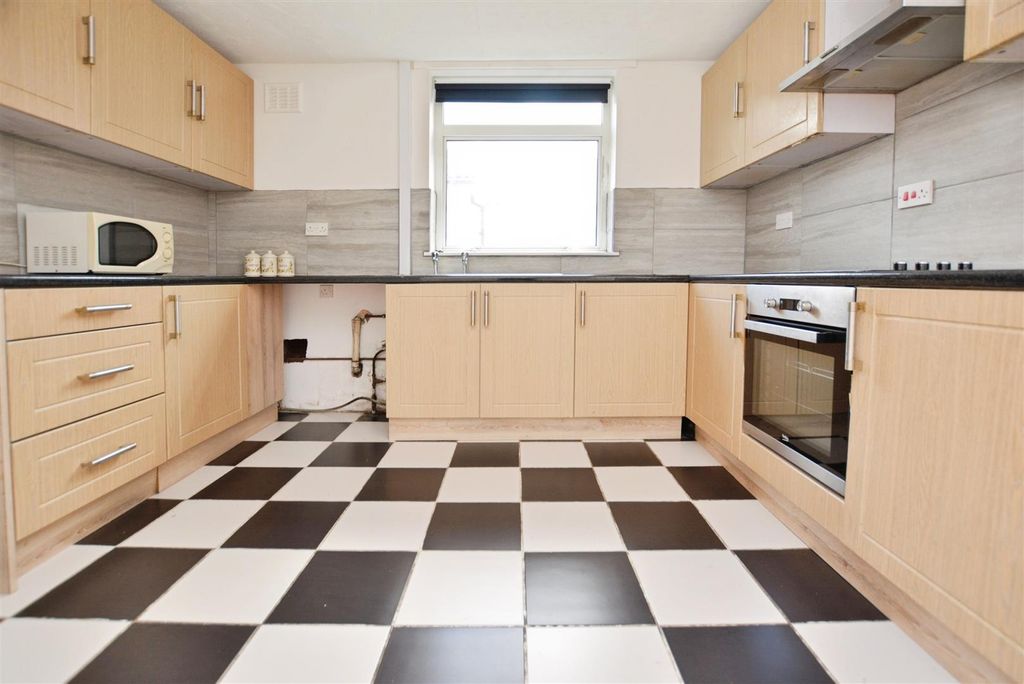 Property photo 2 of 15 Kitchen