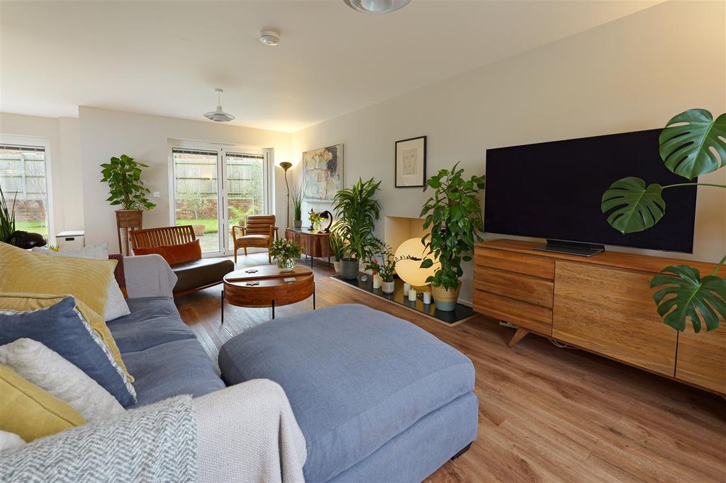 Property photo 2 of 31