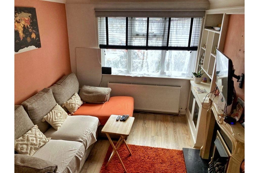 Property photo 3 of 9 Living Room