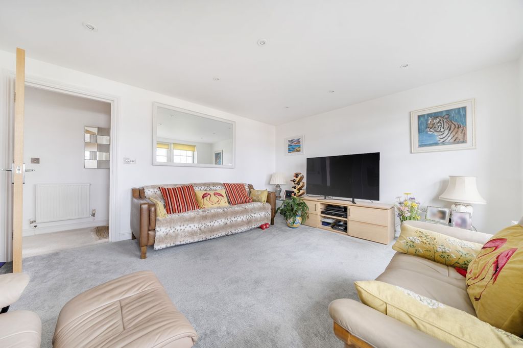 Property photo 2 of 18 Living Room