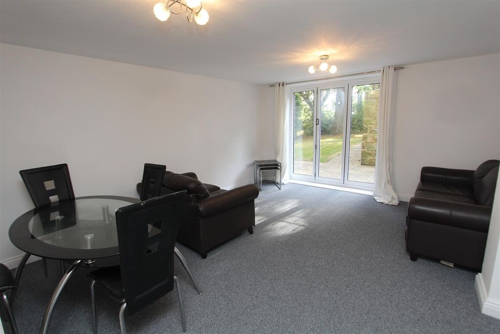Property photo 3 of 13 Spacious Lounge With Dining Area And Garden Access...
