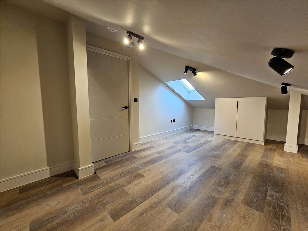 Property photo 2 of 6 Picture No. 09
