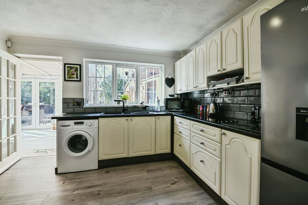 Property photo 2 of 22