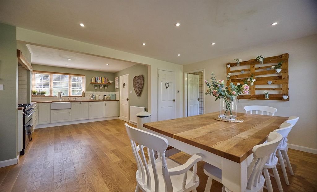 Property photo 3 of 27 Armour Close Bb 14.Jpg