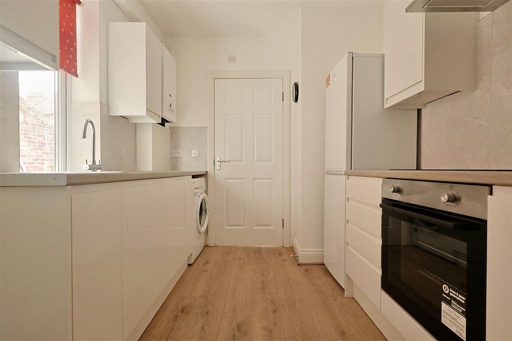 Property photo 3 of 12 Ade1C107-Dcbd-4886-Aefe-C9Baf74C78BA_1_201_A.Jpeg