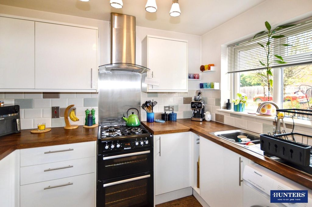 Property photo 3 of 8 Kitchen