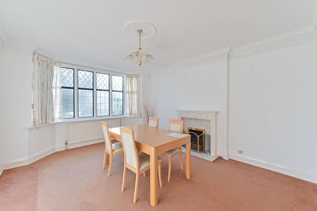 Property photo 2 of 30