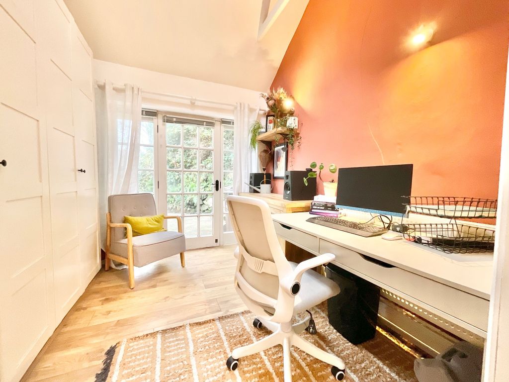 Property photo 3 of 25