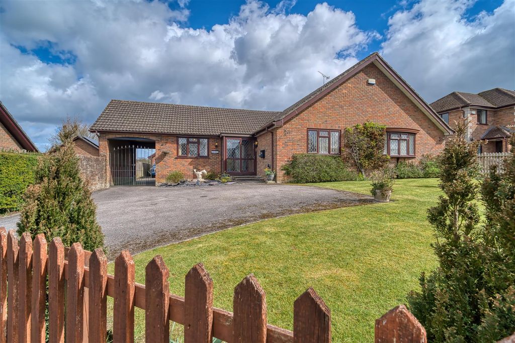 Property photo 1 of 10 Front