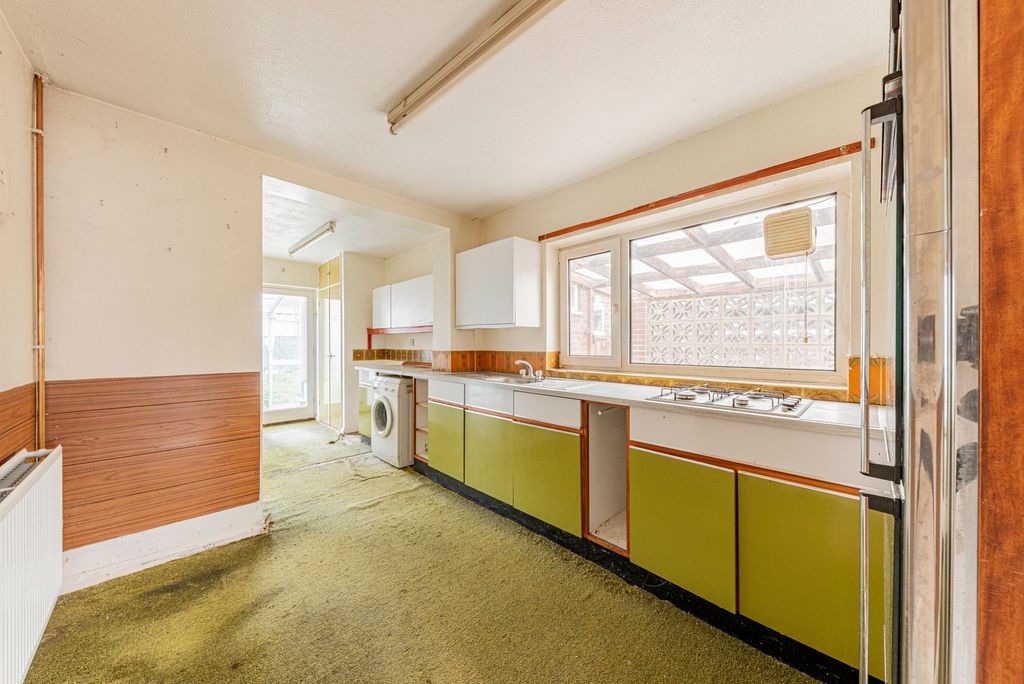 Property photo 3 of 22 Kitchen (1)