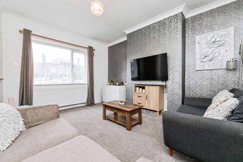 Property photo 3 of 13 Pbox-Img.Jpg