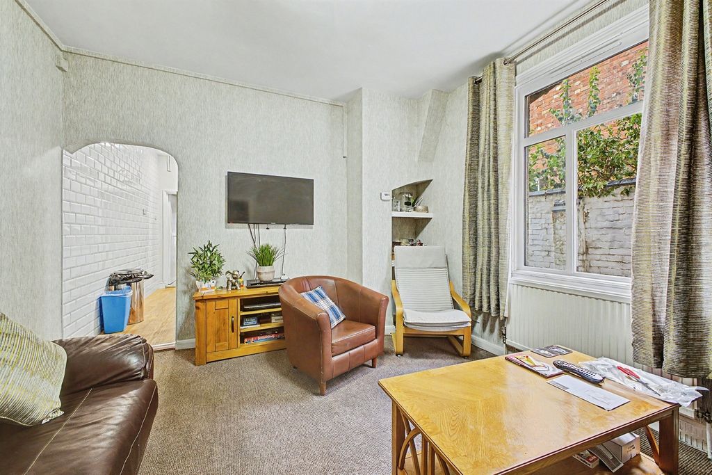 Property photo 2 of 19