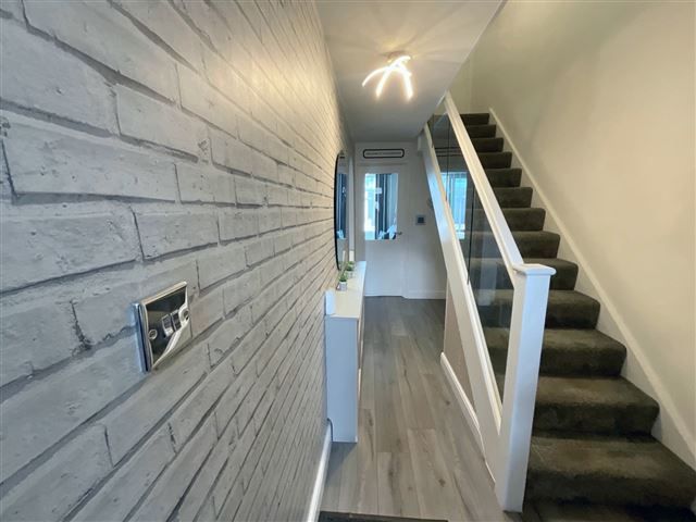 Property photo 3 of 21 Hallway