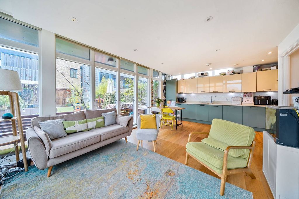 Property photo 2 of 20