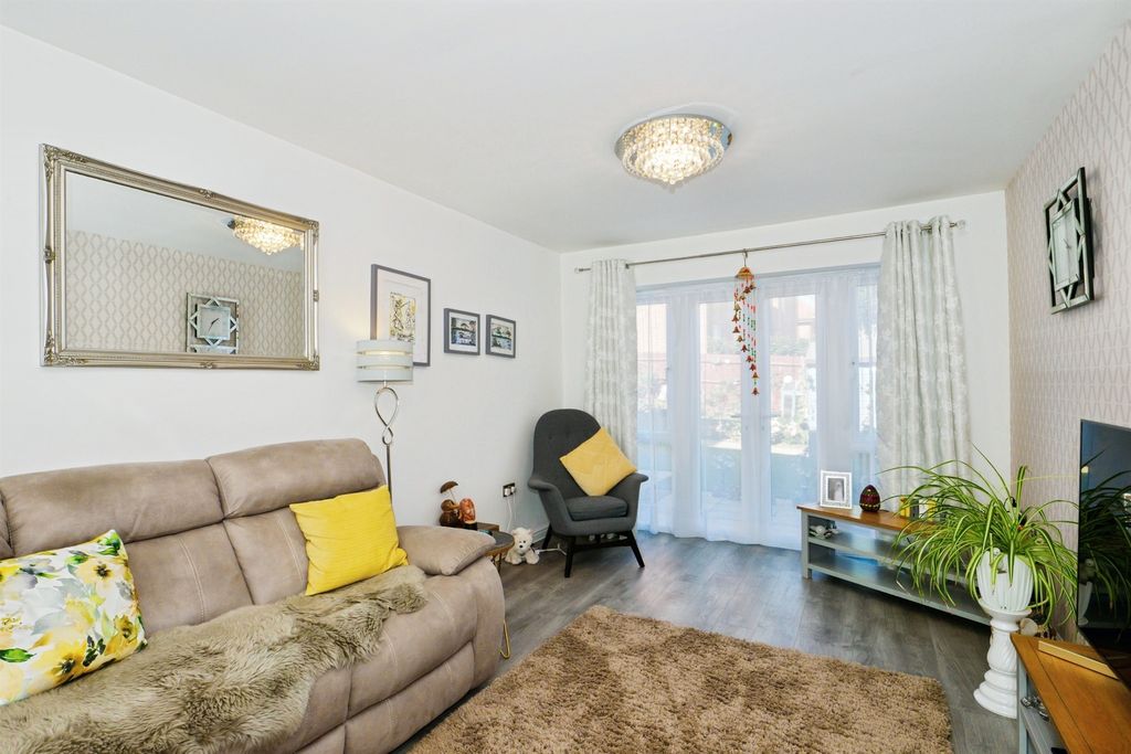 Property photo 2 of 17