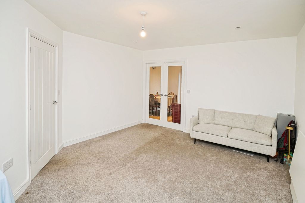 Property photo 3 of 17 Living Room